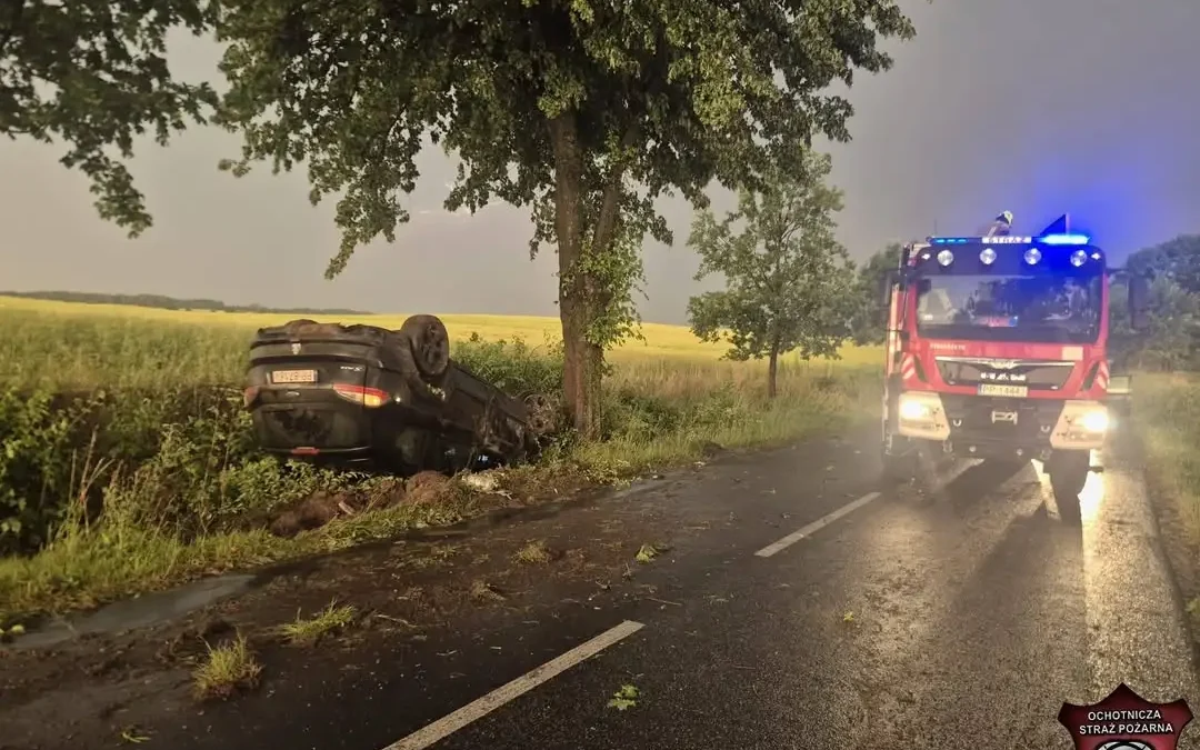 Usuwanie skutków burzy i dachowanie w gminie Szydłowo