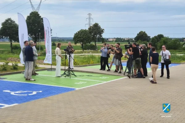 Minister Funduszy z wizytą w Kaczorach – budownictwo społeczne szansą dla gminy