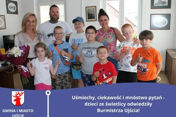 Dzieci ze świetlicy odwiedziły burmistrz Ujścia – rozmawiały o pracy i zmianach w mieście