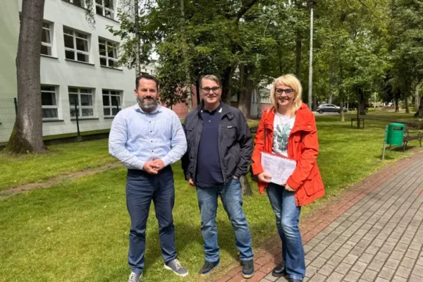 Nowy plac zabaw dla maluchów w Łobżenicy – umowa podpisana
