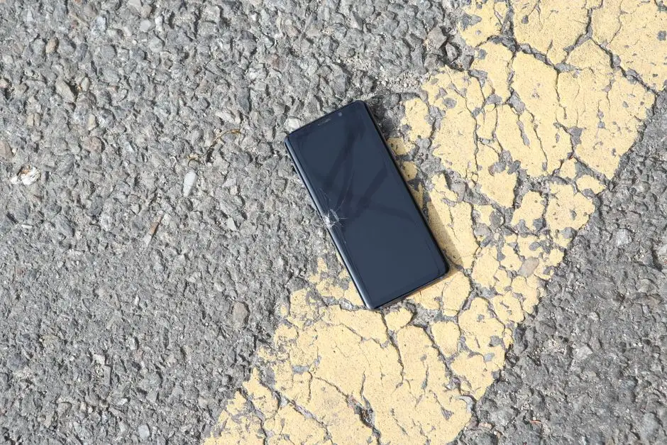 Znaleziono telefon na ogródkach działkowych – właścicielu, zgłoś się!
