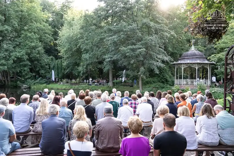 Muzyczne wieczory w Parku Miejskim w Pile: koncert „Złote lata swingu”