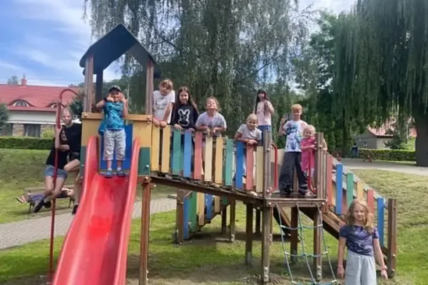 Wakacyjne podchody i seans „Króla Lwa” – 6. dzień zajęć w Miasteczku