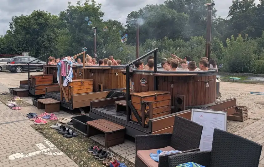 Wakacyjny Dzień Pełen Niespodzianek w Miasteczku Krajeńskim: Mobilne SPA, Burmistrz i Domowa Zupa