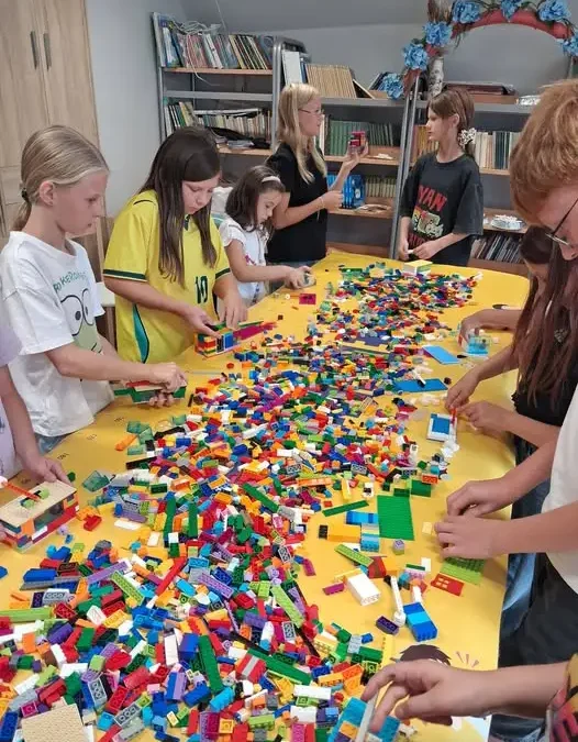 Wakacyjne warsztaty LEGO w Miasteczku – kreatywna zabawa i integracja