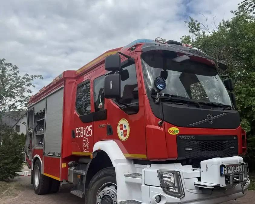Fałszywy alarm w zakładzie produkcyjnym w Polanowie i plama ropy na drodze w Wyrzysku – interwencje strażaków