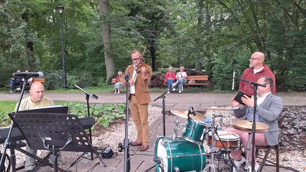 Parkowe Spotkania w Pile: Wieczór w rytmie dawnych dancingów