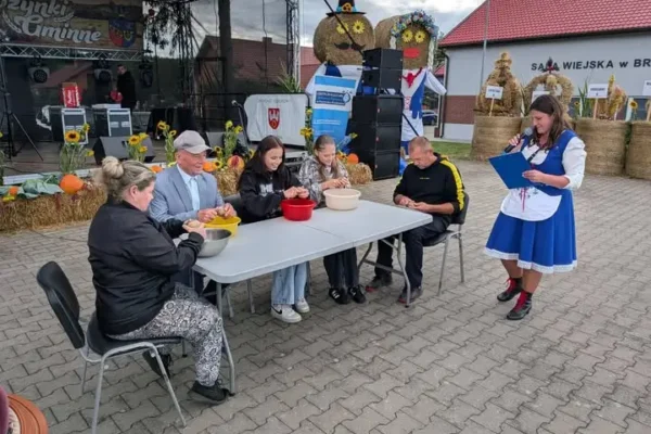 Dożynkowe konkurencje w Miasteczku Krajeńskim: sport, śmiech i występy