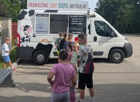 Zakończenie wakacyjnych zajęć w Miasteczku: lody, tor przeszkód i wspomnienia