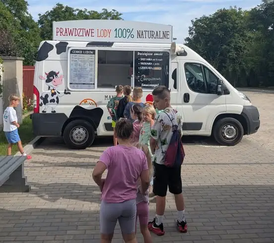 Zakończenie wakacyjnych zajęć w Miasteczku: lody, tor przeszkód i wspomnienia