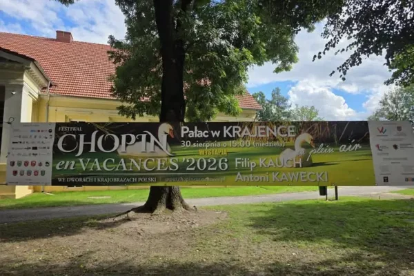 Chopin w Krajence: niedzielny koncert w parku przy Urzędzie Miejskim