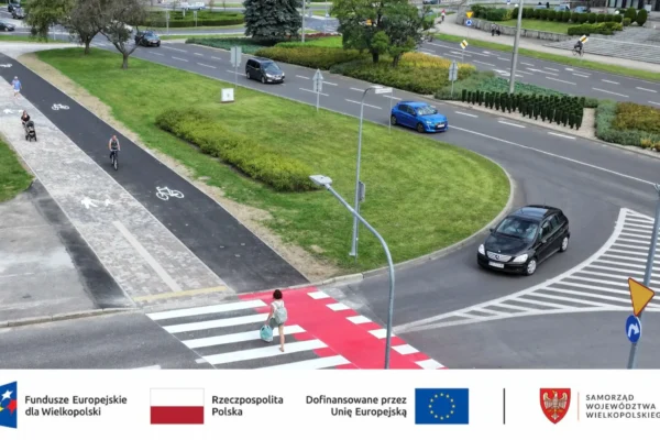 Nowa droga rowerowa na Placu Zwycięstwa gotowa dla mieszkańców