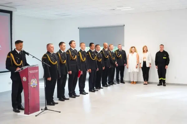 Uroczyste pożegnanie strażaka w Komendzie Powiatowej PSP w Pile