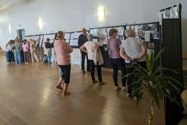 Wystawa w Miasteczku: uczniowie i panie z pilatesu odkrywali lokalną historię