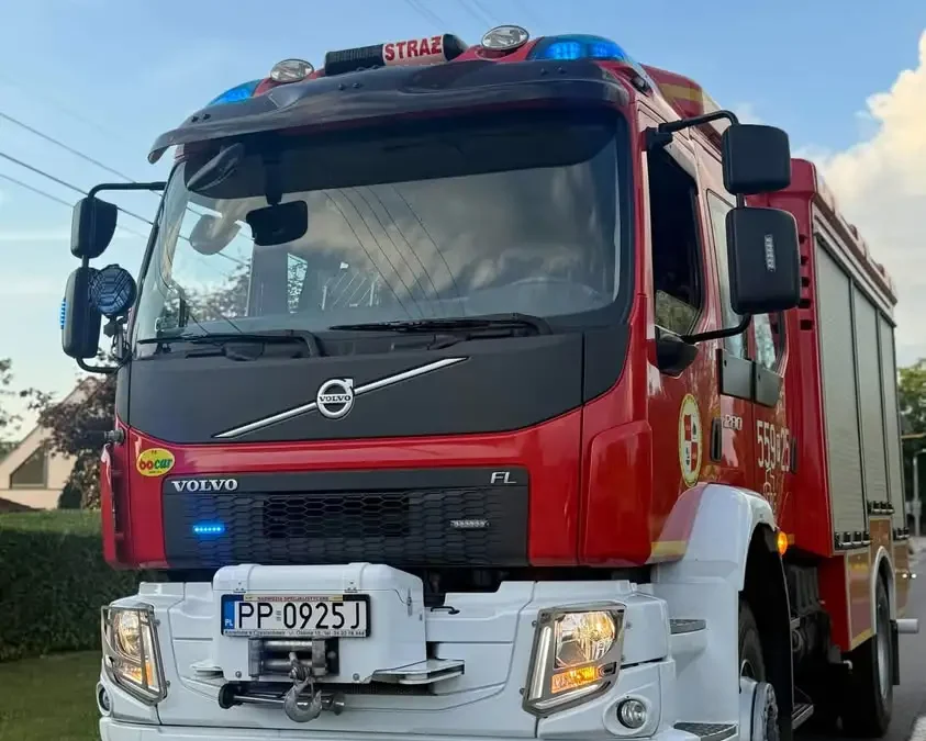 Trzy interwencje OSP Wyrzysk: powalone drzewa i plama oleju na drodze