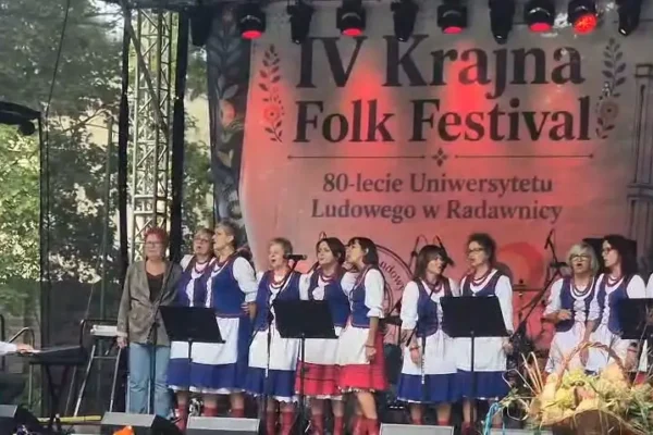 Błękit Krajny na IV Krajna Folk Festival – wspólny występ z dyrektor Uniwersytetu Ludowego