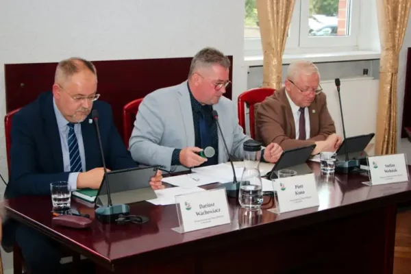 XLII sesja Rady Miejskiej w Wyrzysku – radni zdecydowali o zmianach w budżecie i finansowaniu nauczycieli
