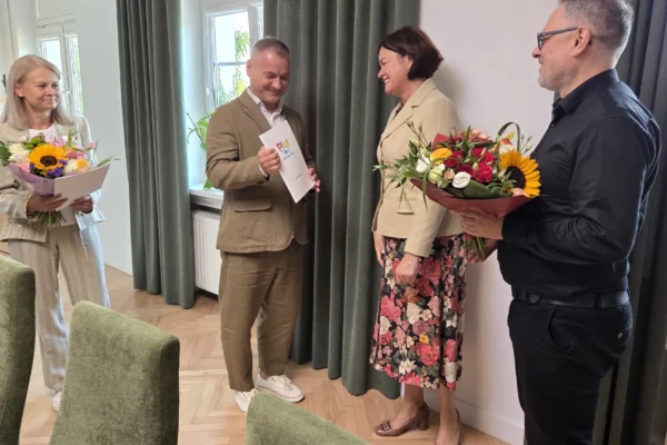 Pilscy dyrektorzy świętują jubileusze pracy – 30 i 40 lat w oświacie
