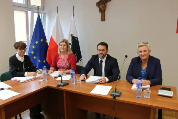 XL sesja Rady Miejskiej w Łobżenicy — obrady trwają, w planach strategia gminy i plany zagospodarowania