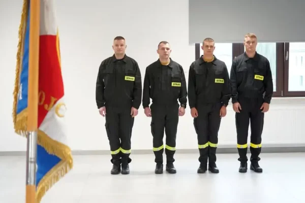 Czterech nowych strażaków złożyło ślubowanie w Komendzie Powiatowej PSP w Pile