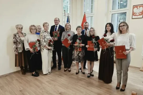 Dzień Edukacji Narodowej w Krajence – burmistrz nagrodził nauczycieli i dyrektorów