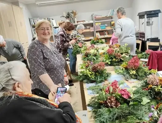 Jesienne warsztaty florystyczne w Gminnym Domu Kultury w Miasteczku – fotorelacja