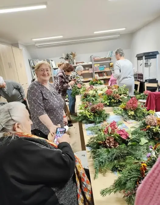 Jesienne warsztaty florystyczne w Gminnym Domu Kultury w Miasteczku – fotorelacja